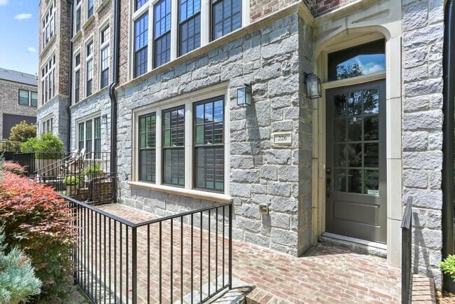 Photo - 226 Devin Pl N E