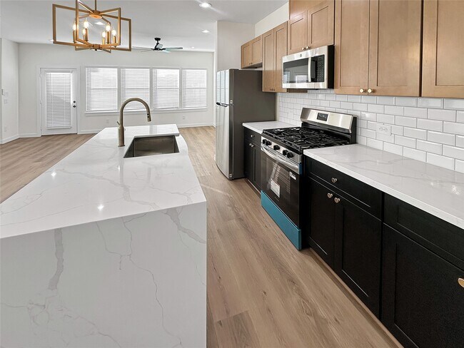 Photo - 6004 Bacher St