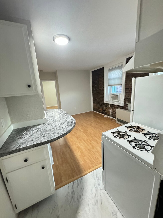 Photo - 10 Henchman St