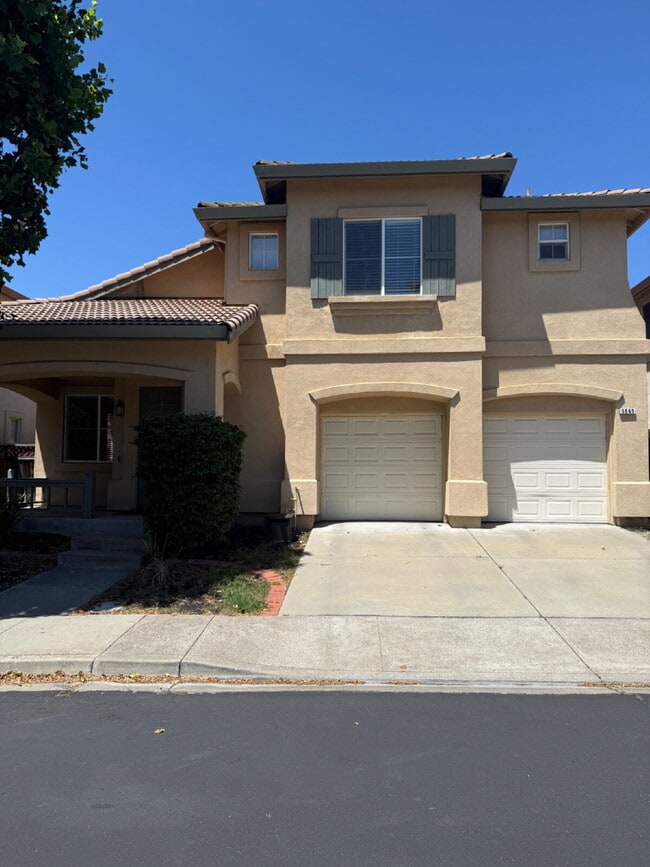 Building Photo - Beautiful 3 Bedroom, 2.5 Bathroom Home in Prime Pleasanton