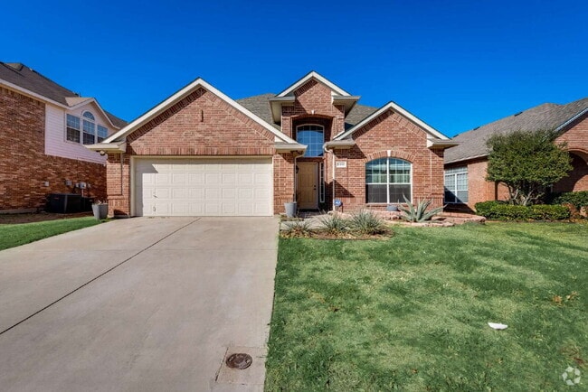 Building Photo - Great 4 bed 2 bathroom 2 story home minute...