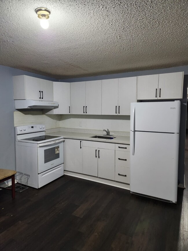 Building Photo - 7 Mulock Av Unit Basement Apartment