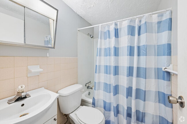 2BR, 1BA - 665SF - Bathroom