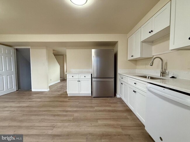 Photo - 2008 Ewald Ave