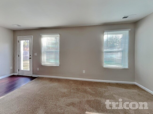 Photo - 226 Hallow Oak St