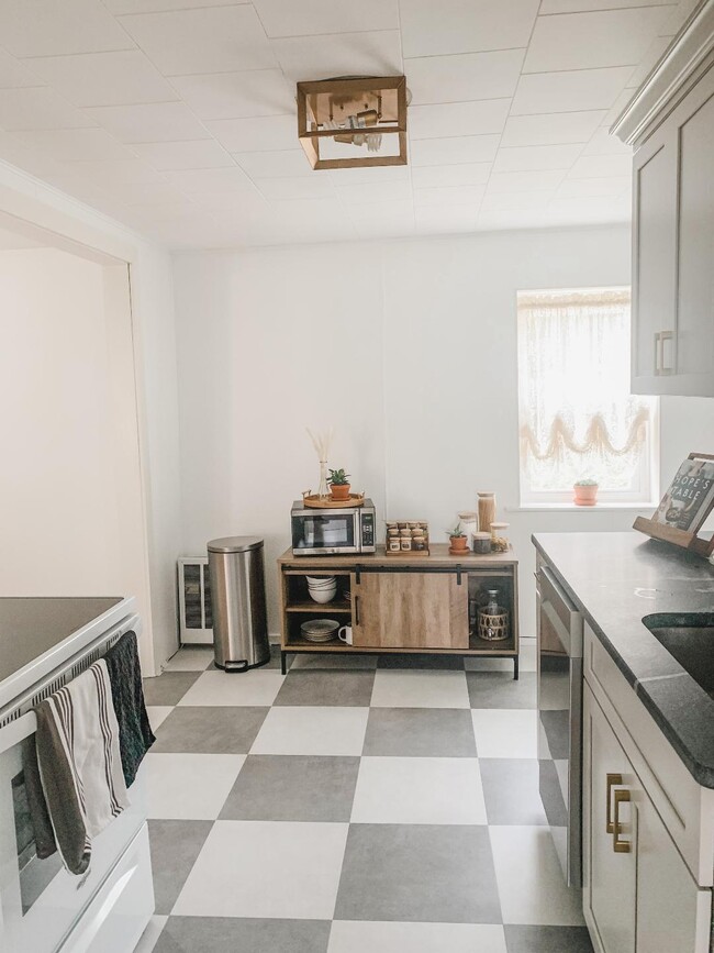 Photo - 1474 Heidelberg Ave