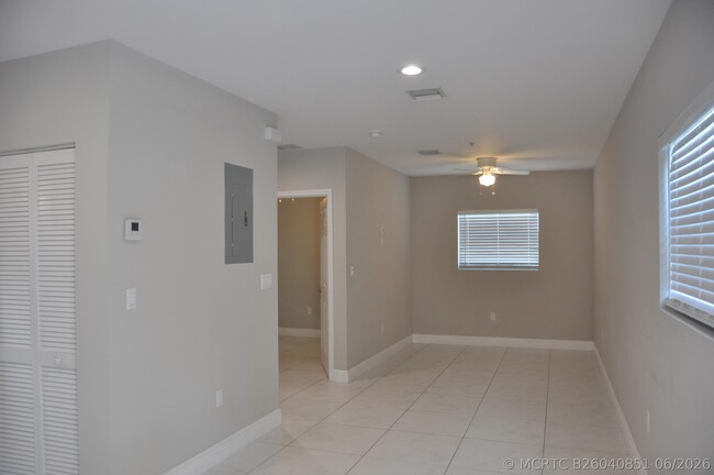1216 NW 6th Ct Unit 2