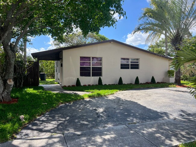 Cozy 2Bed/1Bath SFH with Spacious Fenced B... - Cozy 2Bed/1Bath SFH with Spacious Fenced B... House