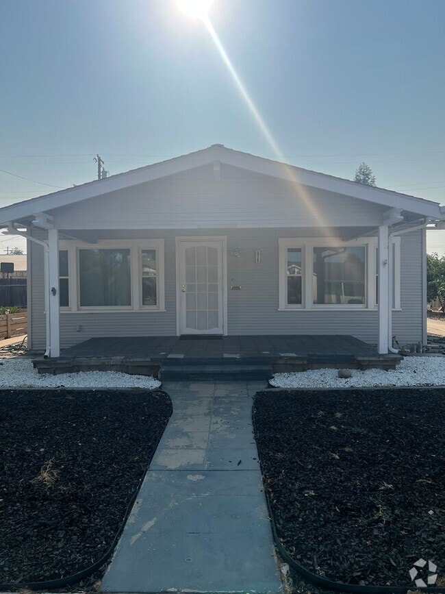 Building Photo - Charming Family Home