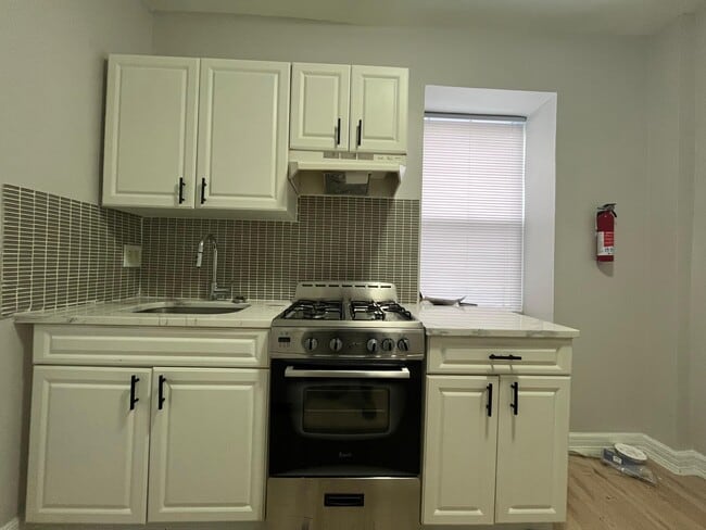 Building Photo - 305 58th St Unit 2