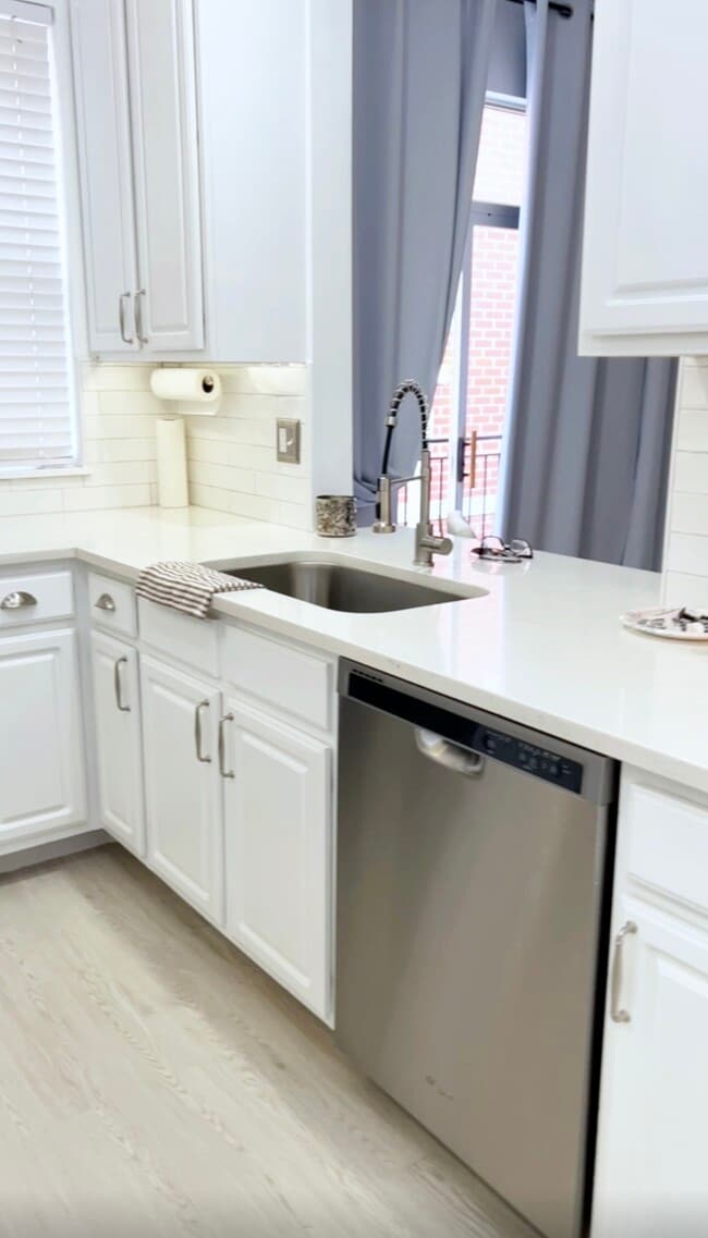 Photo - 715 W Eastman St
