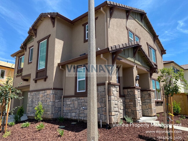 Building Photo - 700 Lincolnshire Cir Rental