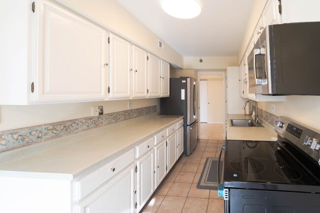 Photo - Contemporary 2BR/2BA Corner Condo at The Encore of McLean