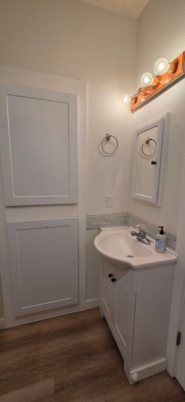 Baño - 301 Walnut Ln
