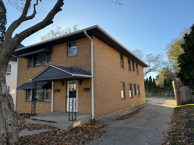 Photo - Gardiner Ave S. 223-225 Unidad 223