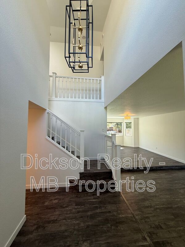 Photo - 7998 Rusty Rd