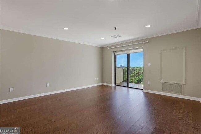 Photo - 300 Johnson Ferry Rd Unidad B902