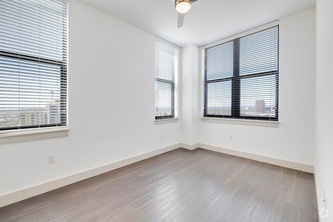 2BR, 2BA - 834SF - B7 - Dormitorio principal - Derby