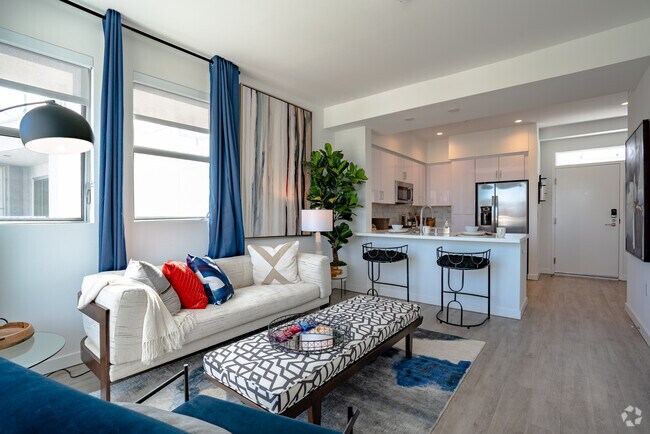 1 BR, 1 BA - 649SF