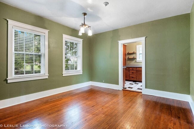 241 W Van Buren Ave