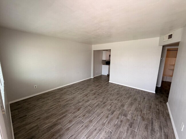Photo - 4837 E Willetta St Unidad Apt 3