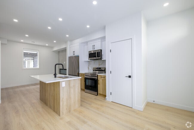 2BR, 1.5BA - 913SF - Mount Pleasant Parkside Townhomes