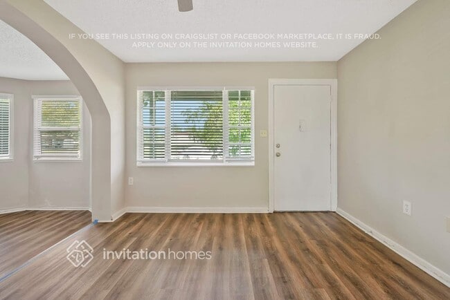 Photo - 4560 Barley St