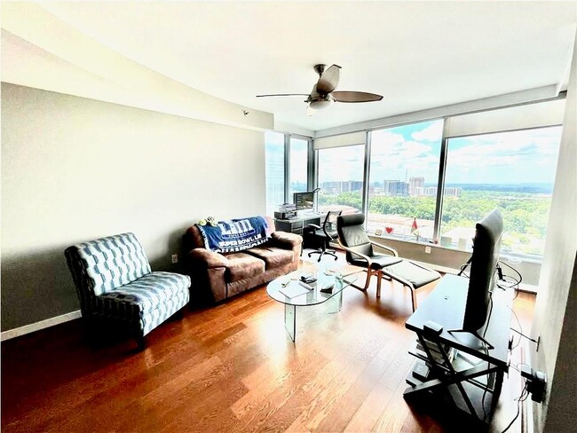 Photo - 3338 Peachtree Rd NE Unidad 2608 Rental