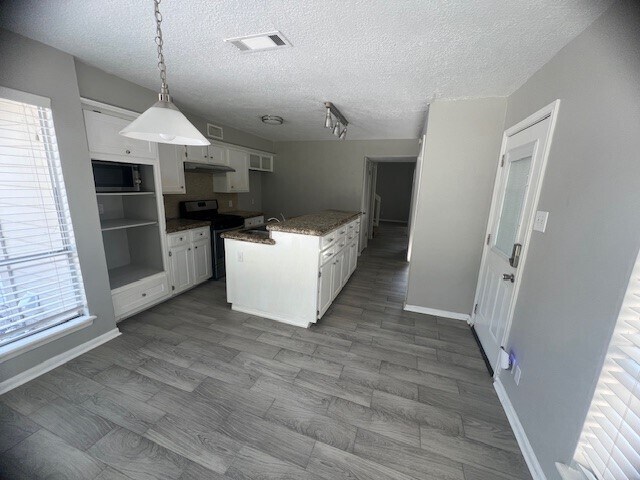 17802 Theiss Mail Rte Rd
