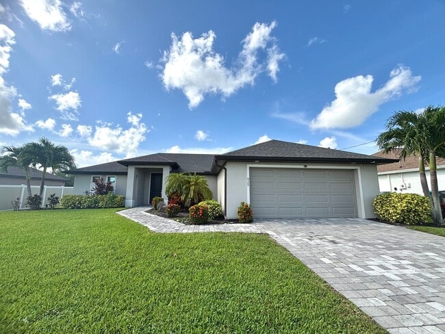 Modern 3 Bed, 2 Bath Home with Stylish Upg... - Modern 3 Bed, 2 Bath Home with Stylish Upg...