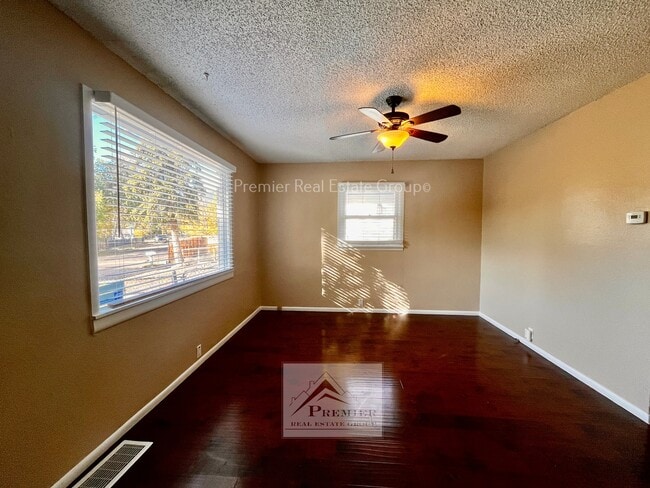 Photo - 218 W Ramona Ave