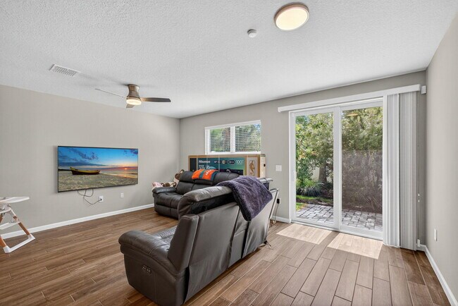 Photo - 392 SE Sea Hunt Way