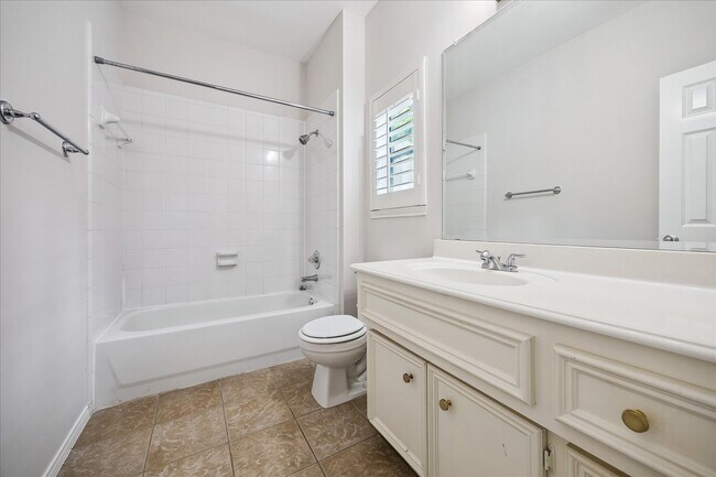 Photo - 1800 W Webster St