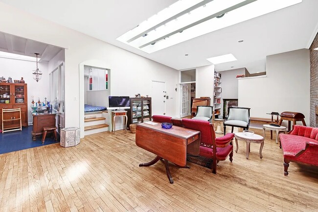 Photo - 318 W 14th St Unidad 4