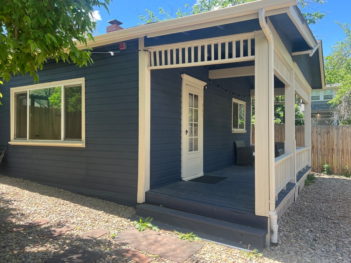 Porch entry on north side. - 920 University Ave (Boulder, CO)