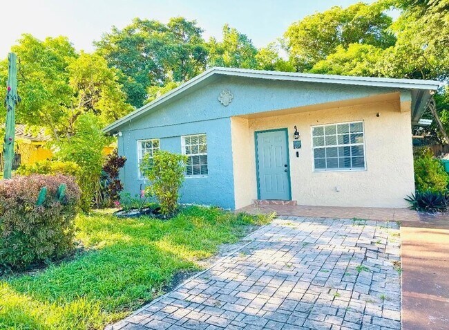 Building Photo - 2941 NW 9th Pl Rental