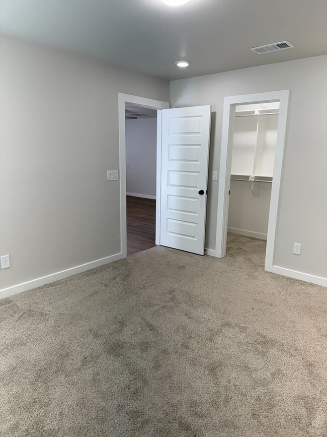 Photo - 10307 Creek St