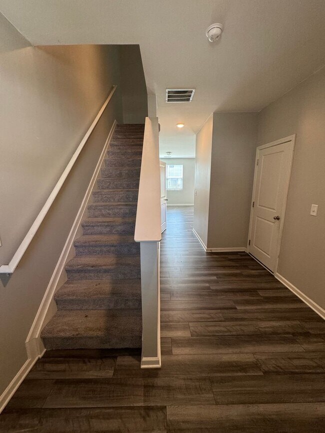 Photo - Nice 2/2.5 Townhouse in Cartersville- $1,495