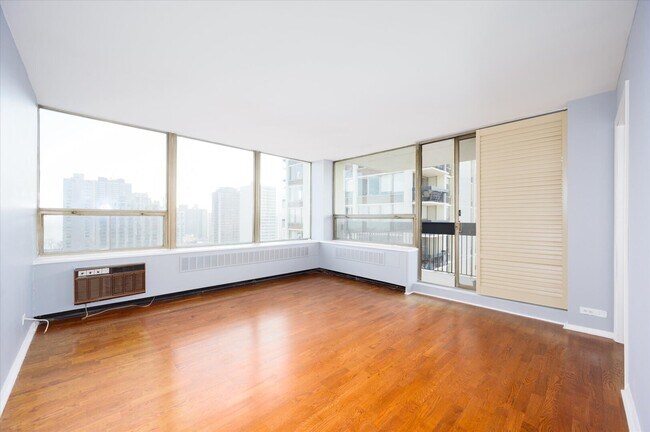 Photo - 1460 N Sandburg Terrace Unit 1801