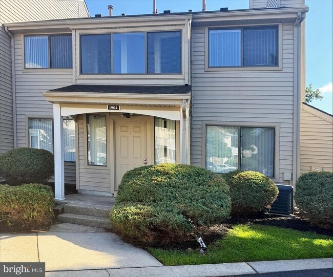 Photo - 1904 Roberts Way