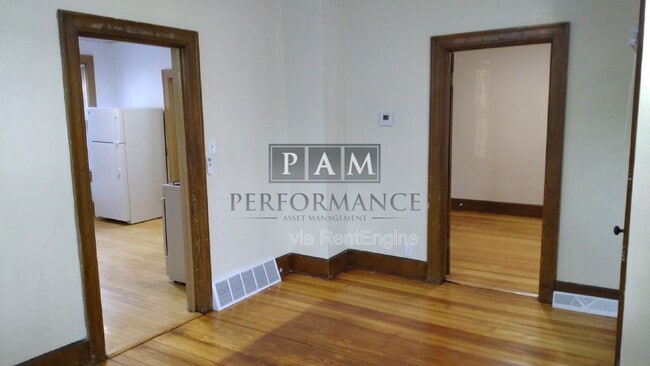 Photo - 902 E Chambers St