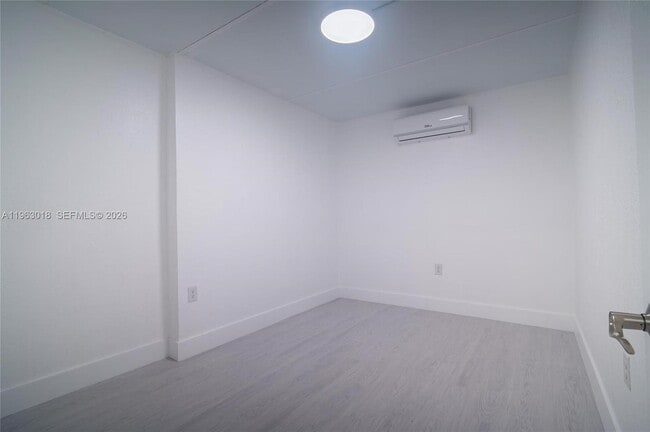 Photo - 595 NW 139th Terrace Unidad 2