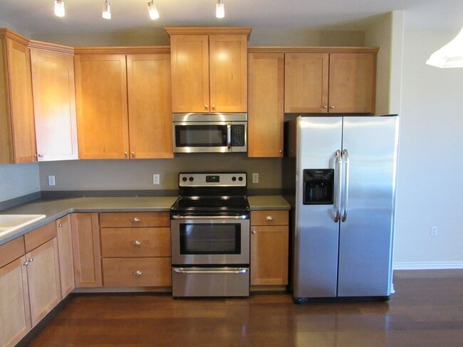 Photo - Spacious Condo in Gated Community | Close to light rail. Unit B13
