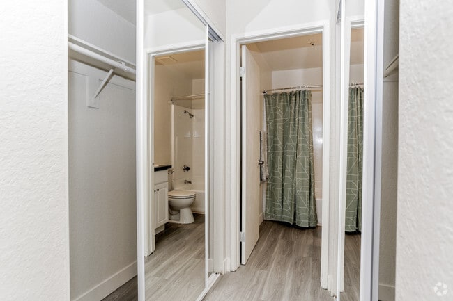 1BR, 1BA - 535 SF