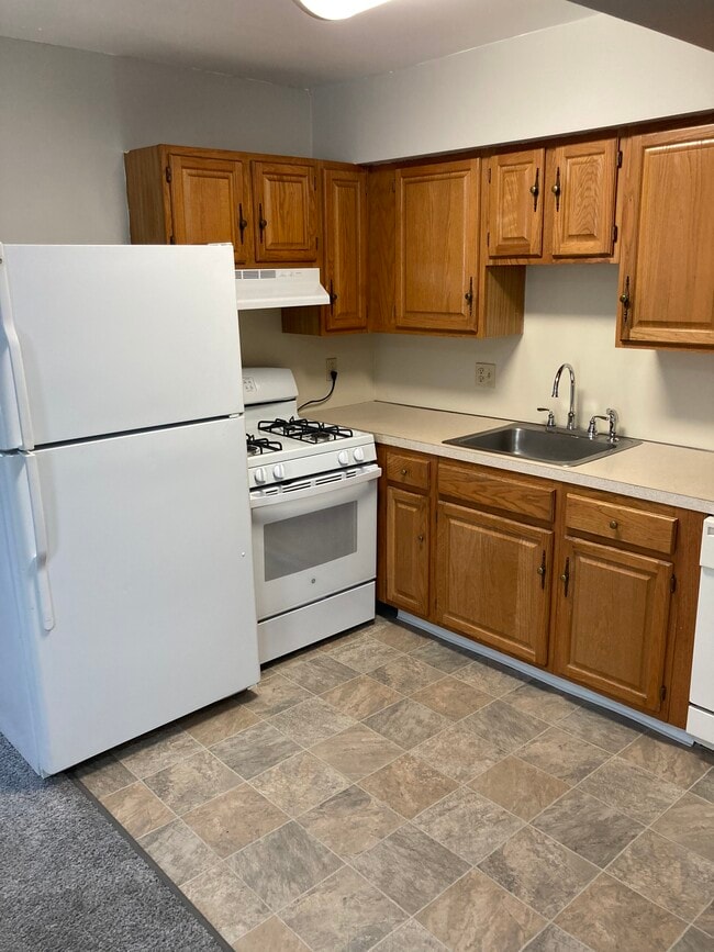 Photo - Colonial Court Apartments