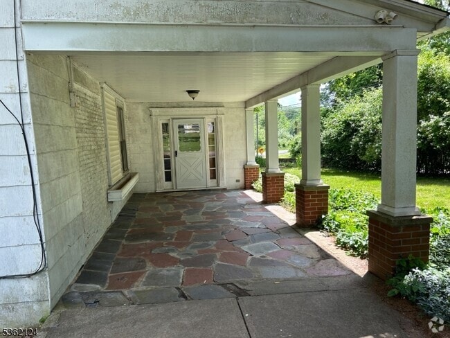 Building Photo - 11 Mt Bethel Rd Rental