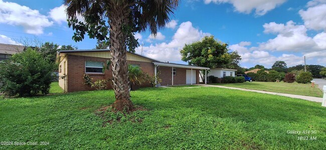 Photo - 605 Key Largo Dr S