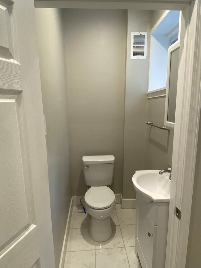 Half bathroom 1st floor - 5223 Harlan St