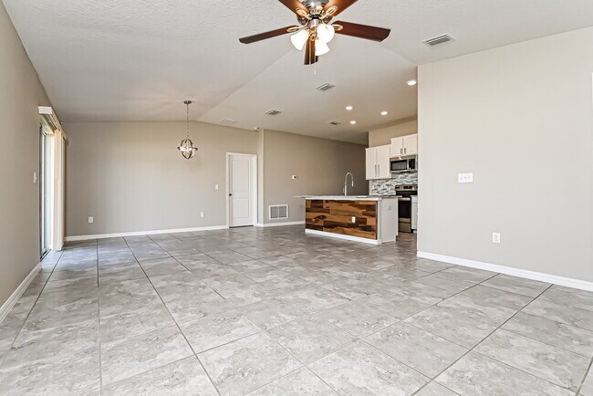 Photo - 1516 Climbing Dayflower Dr