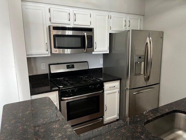 Building Photo - 8941 Town Center Cir Unit 203